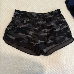 Athleta Women's Black Camo Mesh Racer Run Short 4” Large